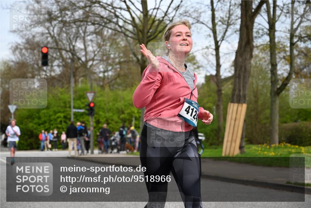 12.04.2026 - 45. Internationalen Wilhelmsburger Insellauf J. Mangold http://msf.ph/oto/9518966 12.04.2026 13:26:17 Ziel 2298, 4839, 4840, 4774, 4881, 4049, 4411, 5206, 2360, 5206, 2360, 5245, 2933, 2359, 4124, 2980, 3640 meine-sportfotos.de