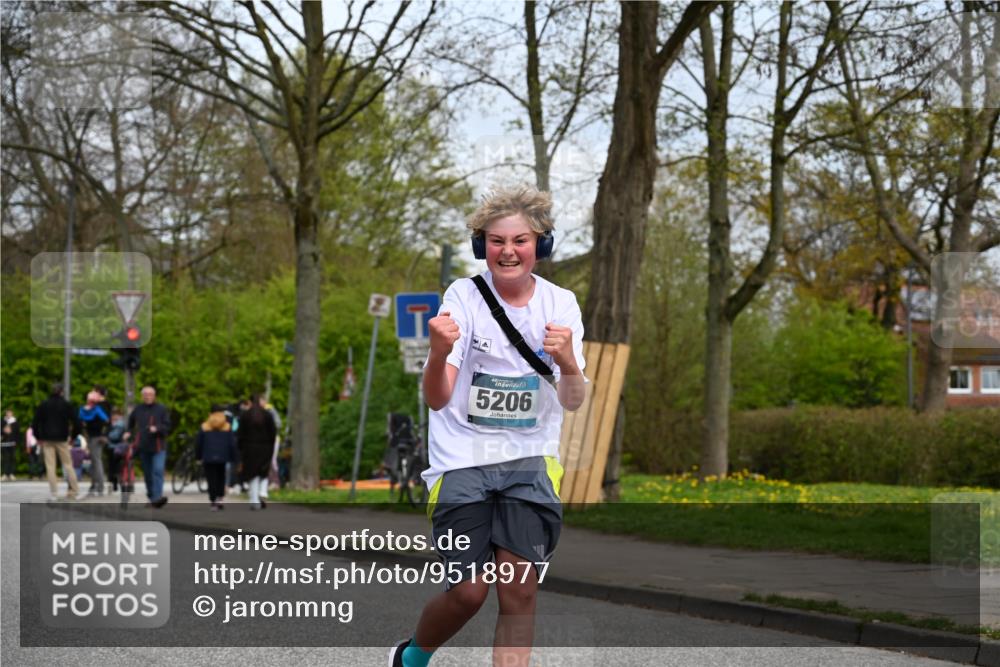 12.04.2026 - 45. Internationalen Wilhelmsburger Insellauf J. Mangold http://msf.ph/oto/9518977 12.04.2026 13:26:23 Ziel 4839, 4840, 4774, 4881, 4049, 4411, 5206, 2360, 5245, 2933, 2359, 4124, 2980, 3640, 2721, 3756, 3755 meine-sportfotos.de