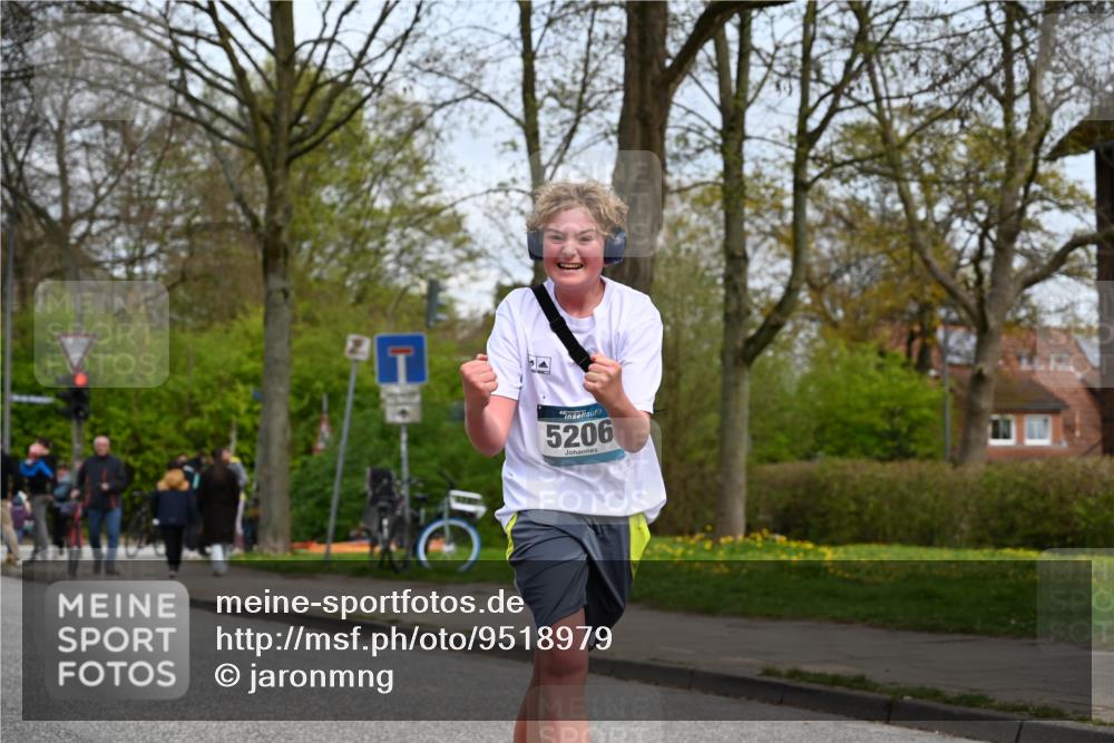 12.04.2026 - 45. Internationalen Wilhelmsburger Insellauf J. Mangold http://msf.ph/oto/9518979 12.04.2026 13:26:24 Ziel 4774, 4881, 4049, 4411, 5206, 2360, 5245, 2933, 2359, 4124, 2980, 3640, 3640, 2721, 3756, 3755 meine-sportfotos.de