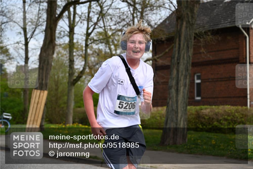 12.04.2026 - 45. Internationalen Wilhelmsburger Insellauf J. Mangold http://msf.ph/oto/9518985 12.04.2026 13:26:24 Ziel 4774, 4881, 4049, 4411, 5206, 2360, 5245, 2933, 2359, 4124, 2980, 3640, 3640, 2721, 3756, 3755 meine-sportfotos.de