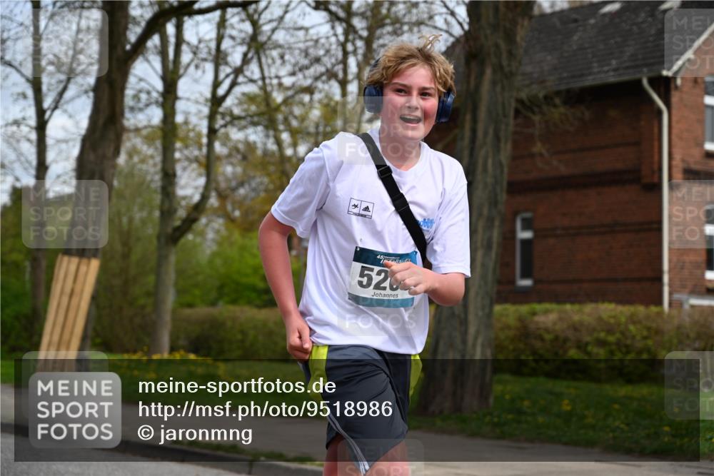 12.04.2026 - 45. Internationalen Wilhelmsburger Insellauf J. Mangold http://msf.ph/oto/9518986 12.04.2026 13:26:24 Ziel 4774, 4881, 4049, 4411, 5206, 2360, 5245, 2933, 2359, 4124, 2980, 3640, 3640, 2721, 3756, 3755 meine-sportfotos.de