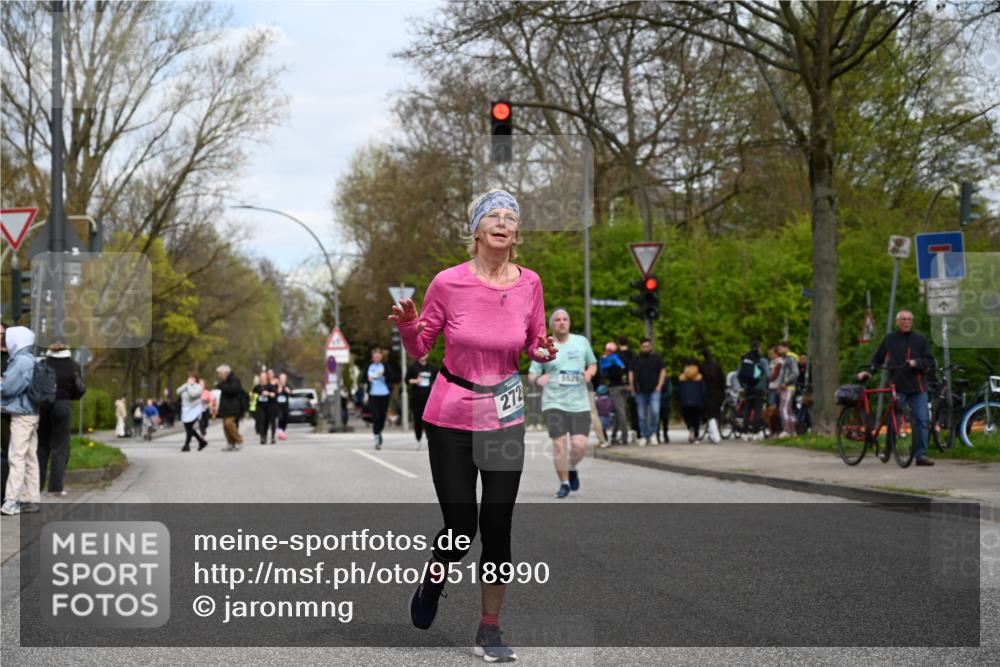 12.04.2026 - 45. Internationalen Wilhelmsburger Insellauf J. Mangold http://msf.ph/oto/9518990 12.04.2026 13:26:29 Ziel 4881, 4049, 4411, 5206, 2360, 5245, 2933, 2359, 4124, 2980, 3640, 2721, 3756, 3755, 2968 meine-sportfotos.de