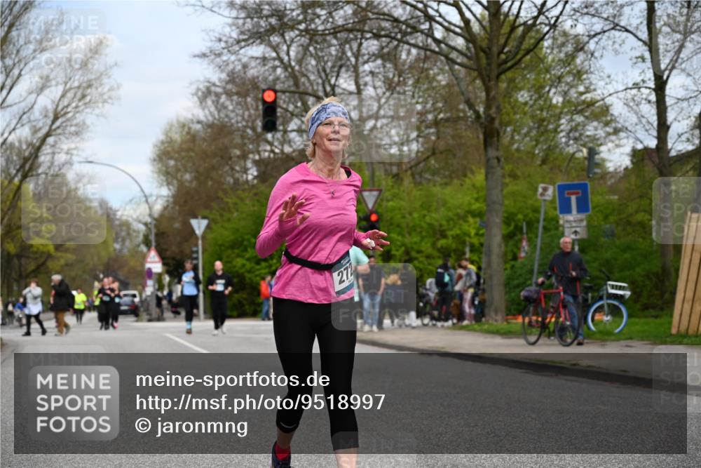 12.04.2026 - 45. Internationalen Wilhelmsburger Insellauf J. Mangold http://msf.ph/oto/9518997 12.04.2026 13:26:30 Ziel 4049, 4411, 5206, 2360, 5245, 2933, 2359, 4124, 2980, 3640, 2721, 3756, 3755, 2968 meine-sportfotos.de
