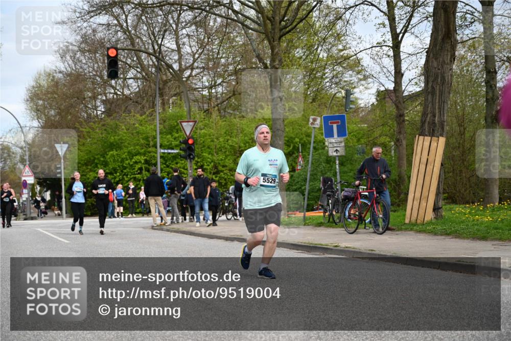 12.04.2026 - 45. Internationalen Wilhelmsburger Insellauf J. Mangold http://msf.ph/oto/9519004 12.04.2026 13:26:31 Ziel 4049, 4411, 5206, 2360, 5245, 2933, 2359, 4124, 2980, 3640, 2721, 2721, 3756, 3755, 2968, 2306 meine-sportfotos.de