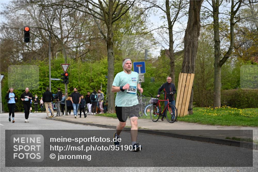 12.04.2026 - 45. Internationalen Wilhelmsburger Insellauf J. Mangold http://msf.ph/oto/9519011 12.04.2026 13:26:32 Ziel 4411, 5206, 2360, 5245, 2933, 2359, 4124, 2980, 3640, 2721, 3756, 3755, 3756, 3755, 2968, 2306 meine-sportfotos.de
