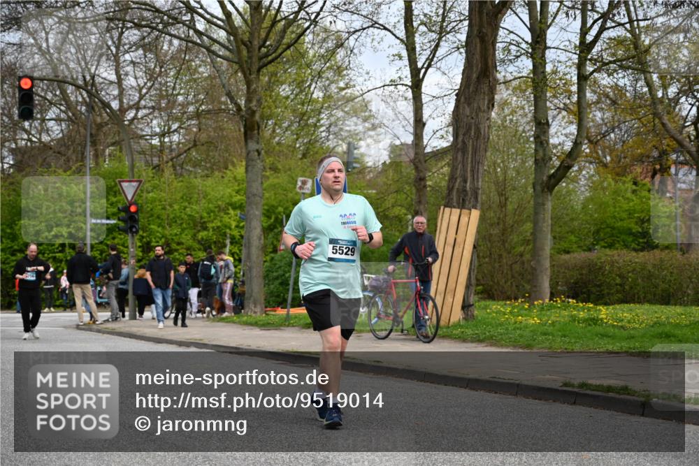 12.04.2026 - 45. Internationalen Wilhelmsburger Insellauf J. Mangold http://msf.ph/oto/9519014 12.04.2026 13:26:32 Ziel 4411, 5206, 2360, 5245, 2933, 2359, 4124, 2980, 3640, 2721, 3756, 3755, 3756, 3755, 2968, 2306 meine-sportfotos.de
