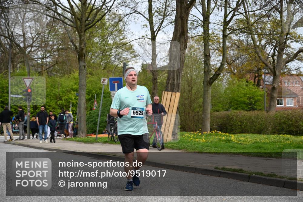 12.04.2026 - 45. Internationalen Wilhelmsburger Insellauf J. Mangold http://msf.ph/oto/9519017 12.04.2026 13:26:33 Ziel 4411, 5206, 2360, 5245, 2933, 2359, 4124, 2980, 3640, 2721, 3756, 3755, 2968, 2306 meine-sportfotos.de