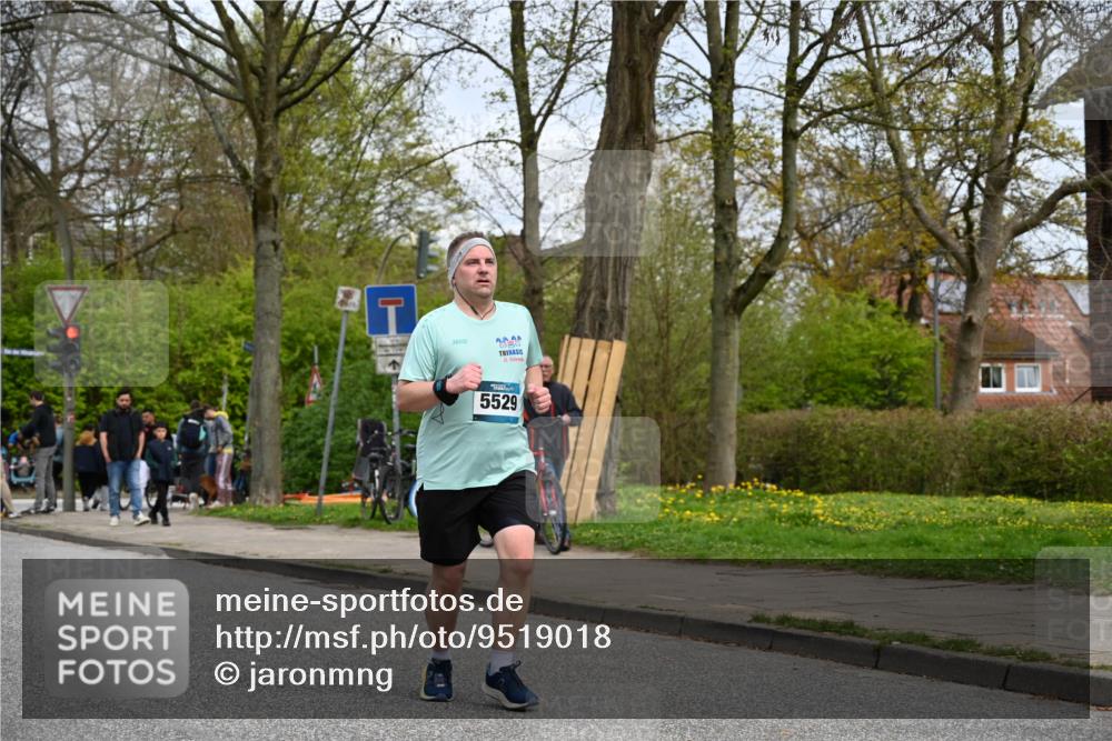 12.04.2026 - 45. Internationalen Wilhelmsburger Insellauf J. Mangold http://msf.ph/oto/9519018 12.04.2026 13:26:33 Ziel 4411, 5206, 2360, 5245, 2933, 2359, 4124, 2980, 3640, 2721, 3756, 3755, 2968, 2306 meine-sportfotos.de