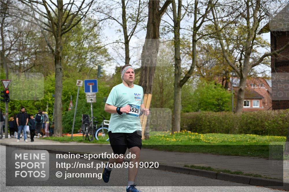 12.04.2026 - 45. Internationalen Wilhelmsburger Insellauf J. Mangold http://msf.ph/oto/9519020 12.04.2026 13:26:33 Ziel 4411, 5206, 2360, 5245, 2933, 2359, 4124, 2980, 3640, 2721, 3756, 3755, 2968, 2306 meine-sportfotos.de