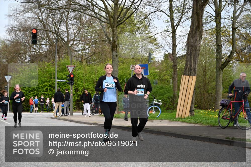 12.04.2026 - 45. Internationalen Wilhelmsburger Insellauf J. Mangold http://msf.ph/oto/9519021 12.04.2026 13:26:38 Ziel 4411, 5206, 2360, 5245, 2933, 2359, 4124, 2980, 3640, 2721, 3756, 3755, 2968, 2306, 2969, 3888 meine-sportfotos.de
