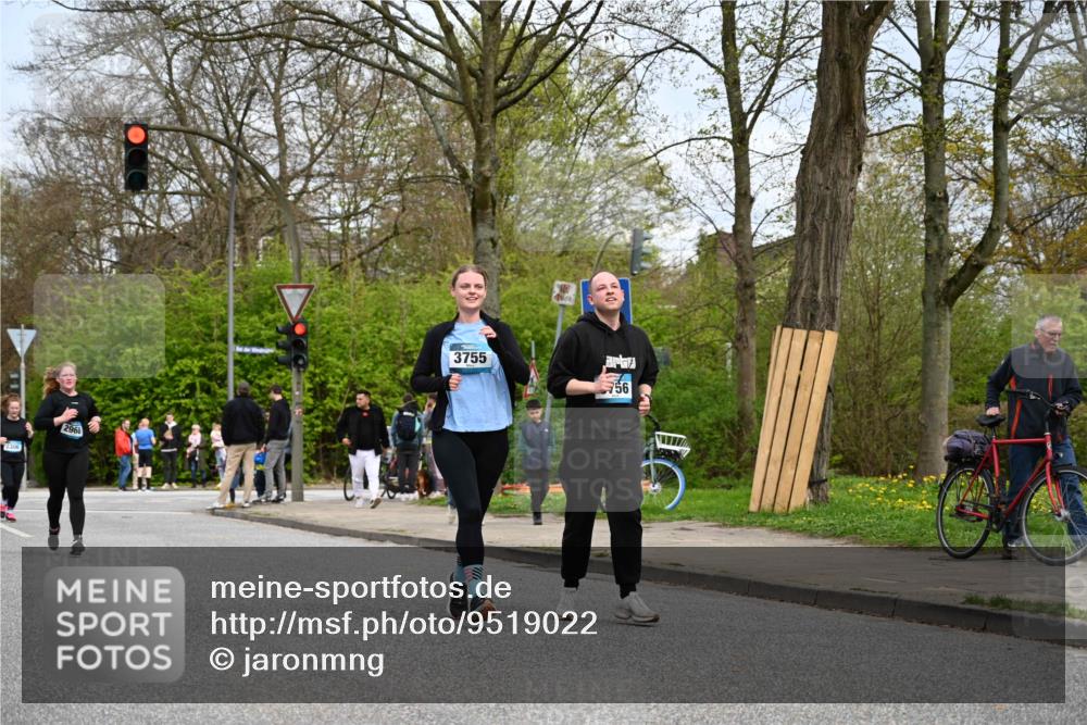 12.04.2026 - 45. Internationalen Wilhelmsburger Insellauf J. Mangold http://msf.ph/oto/9519022 12.04.2026 13:26:38 Ziel 4411, 5206, 2360, 5245, 2933, 2359, 4124, 2980, 3640, 2721, 3756, 3755, 2968, 2306, 2969, 3888 meine-sportfotos.de