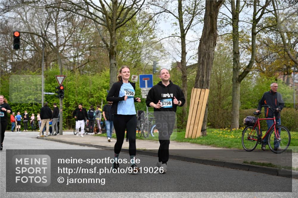12.04.2026 - 45. Internationalen Wilhelmsburger Insellauf J. Mangold http://msf.ph/oto/9519026 12.04.2026 13:26:38 Ziel 4411, 5206, 2360, 5245, 2933, 2359, 4124, 2980, 3640, 2721, 3756, 3755, 2968, 2306, 2969, 3888 meine-sportfotos.de