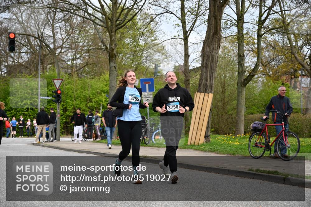 12.04.2026 - 45. Internationalen Wilhelmsburger Insellauf J. Mangold http://msf.ph/oto/9519027 12.04.2026 13:26:38 Ziel 4411, 5206, 2360, 5245, 2933, 2359, 4124, 2980, 3640, 2721, 3756, 3755, 2968, 2306, 2969, 3888 meine-sportfotos.de