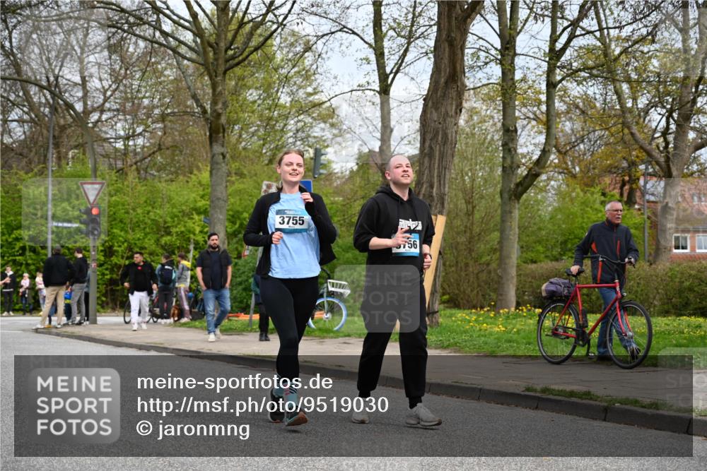 12.04.2026 - 45. Internationalen Wilhelmsburger Insellauf J. Mangold http://msf.ph/oto/9519030 12.04.2026 13:26:38 Ziel 4411, 5206, 2360, 5245, 2933, 2359, 4124, 2980, 3640, 2721, 3756, 3755, 2968, 2306, 2969, 3888 meine-sportfotos.de