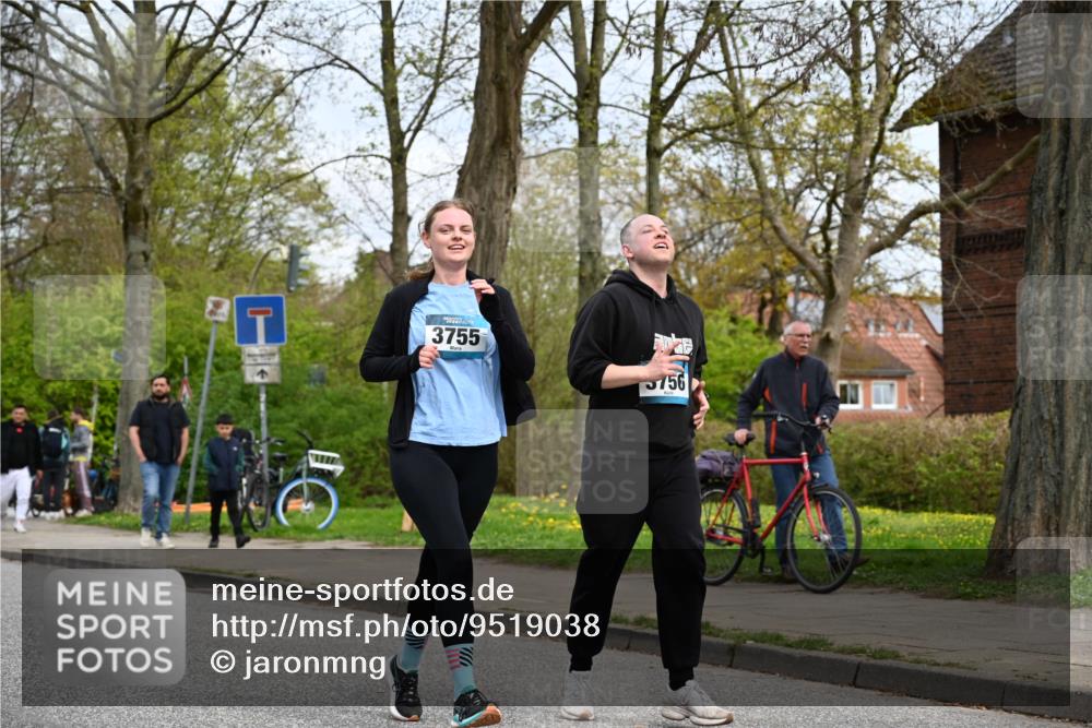 12.04.2026 - 45. Internationalen Wilhelmsburger Insellauf J. Mangold http://msf.ph/oto/9519038 12.04.2026 13:26:39 Ziel 4411, 5206, 2360, 5245, 2933, 2359, 4124, 2980, 3640, 2721, 3756, 3755, 2968, 2306, 2969, 3888, 3960, 3955 meine-sportfotos.de