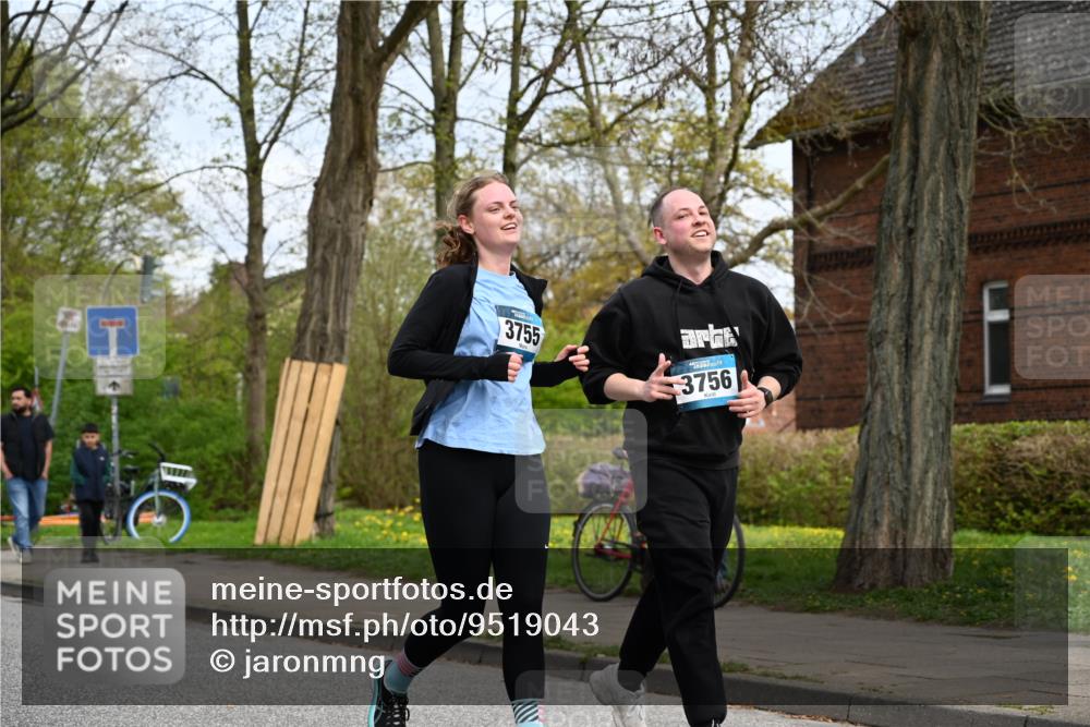12.04.2026 - 45. Internationalen Wilhelmsburger Insellauf J. Mangold http://msf.ph/oto/9519043 12.04.2026 13:26:39 Ziel 4411, 5206, 2360, 5245, 2933, 2359, 4124, 2980, 3640, 2721, 3756, 3755, 2968, 2306, 2969, 3888, 3960, 3955 meine-sportfotos.de