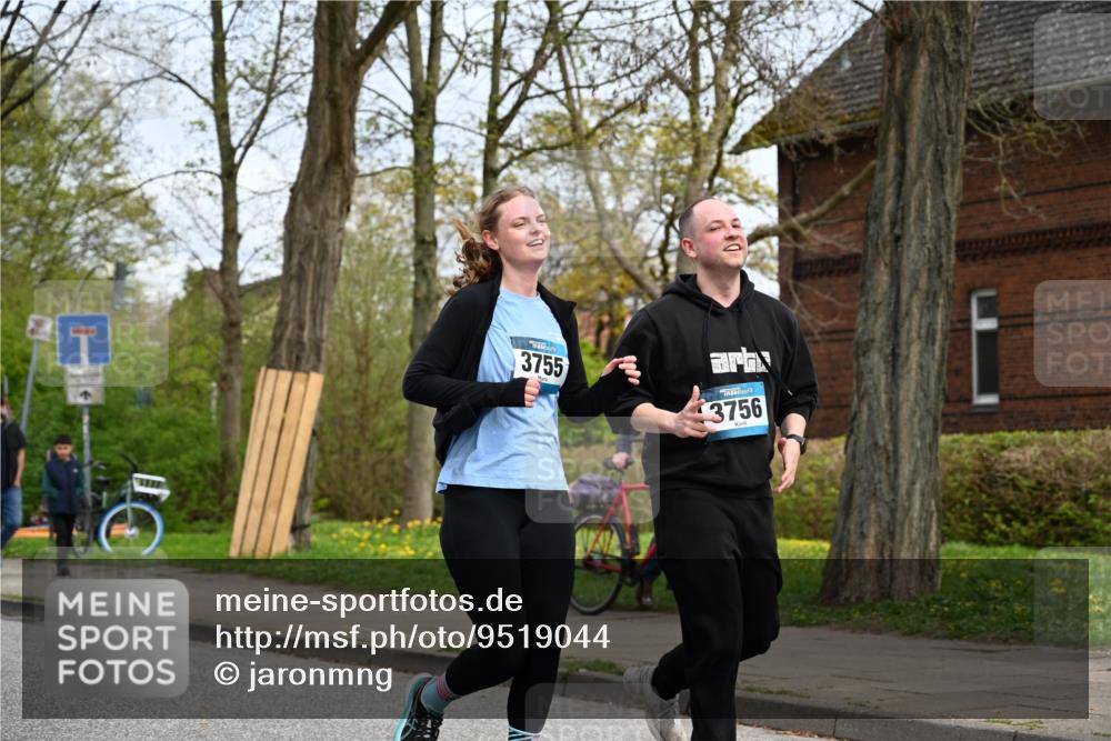 12.04.2026 - 45. Internationalen Wilhelmsburger Insellauf J. Mangold http://msf.ph/oto/9519044 12.04.2026 13:26:40 Ziel 5206, 2360, 5245, 2933, 2359, 4124, 2980, 3640, 2721, 3756, 3755, 2968, 2306, 2969, 3888, 3960, 3955 meine-sportfotos.de