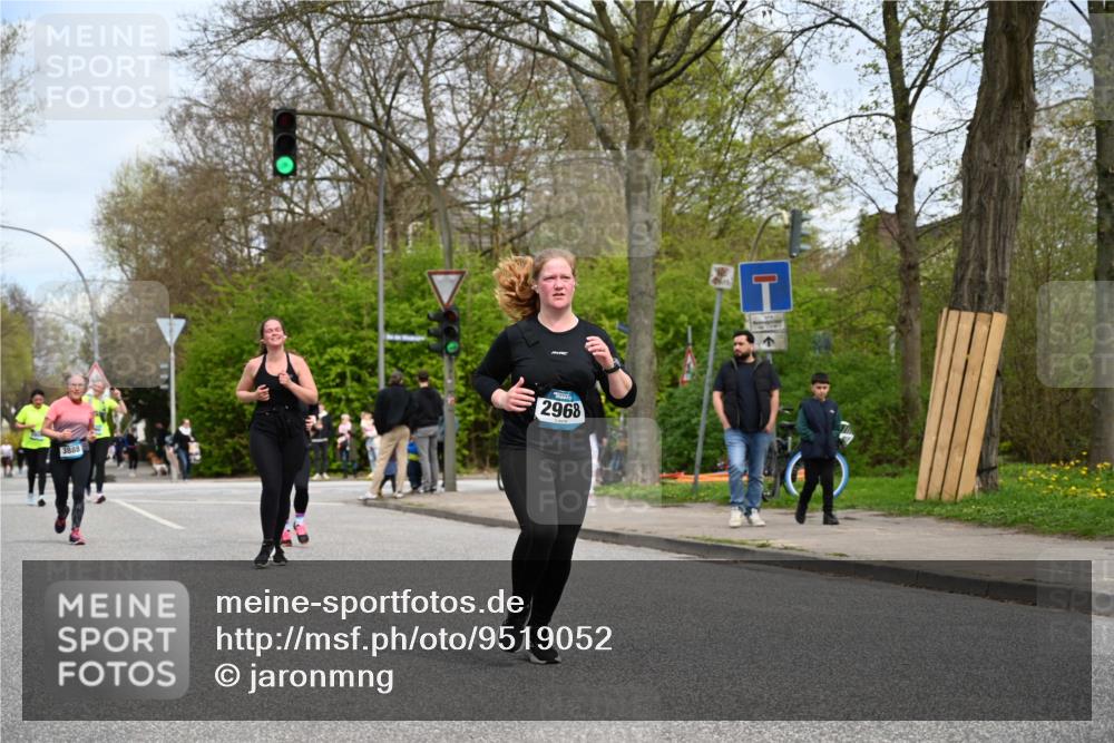 12.04.2026 - 45. Internationalen Wilhelmsburger Insellauf J. Mangold http://msf.ph/oto/9519052 12.04.2026 13:26:41 Ziel 5206, 2360, 5245, 2933, 2359, 4124, 2980, 3640, 2721, 3756, 3755, 2968, 2968, 2306, 2969, 3888, 3960, 3955 meine-sportfotos.de