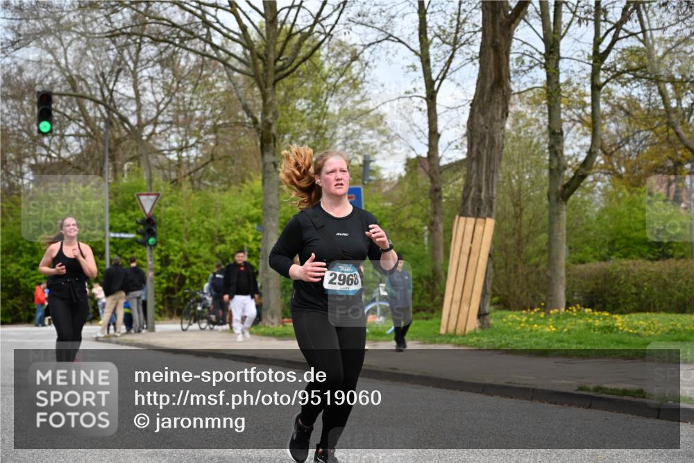 12.04.2026 - 45. Internationalen Wilhelmsburger Insellauf J. Mangold http://msf.ph/oto/9519060 12.04.2026 13:26:42 Ziel 5206, 2360, 5245, 2933, 2359, 4124, 2980, 3640, 2721, 3756, 3755, 2968, 2306, 2969, 3888, 3960, 3955 meine-sportfotos.de