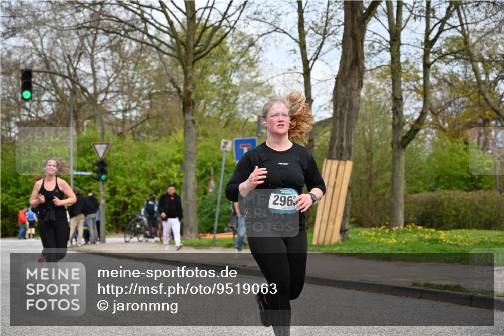 12.04.2026 - 45. Internationalen Wilhelmsburger Insellauf J. Mangold http://msf.ph/oto/9519063 12.04.2026 13:26:42 Ziel 5206, 2360, 5245, 2933, 2359, 4124, 2980, 3640, 2721, 3756, 3755, 2968, 2306, 2969, 3888, 3960, 3955 meine-sportfotos.de