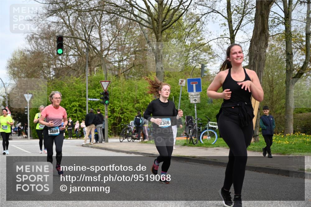 12.04.2026 - 45. Internationalen Wilhelmsburger Insellauf J. Mangold http://msf.ph/oto/9519068 12.04.2026 13:26:45 Ziel 4124, 2980, 3640, 2721, 3756, 3755, 2968, 2306, 2969, 3888, 3960, 3955, 4900 meine-sportfotos.de