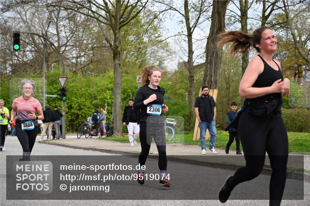 12.04.2026 - 45. Internationalen Wilhelmsburger Insellauf J. Mangold http://msf.ph/oto/9519074 12.04.2026 13:26:46 Ziel 2980, 3640, 2721, 3756, 3755, 2968, 2306, 2969, 2969, 3888, 3960, 3955, 4900 meine-sportfotos.de