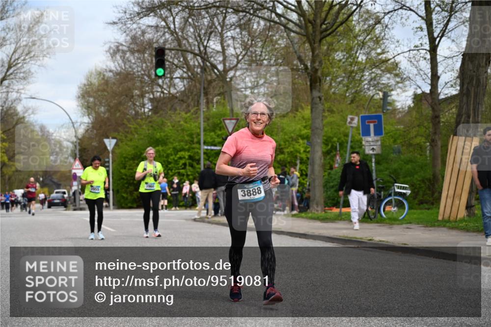 12.04.2026 - 45. Internationalen Wilhelmsburger Insellauf J. Mangold http://msf.ph/oto/9519081 12.04.2026 13:26:47 Ziel 2980, 3640, 2721, 3756, 3755, 2968, 2306, 2969, 3888, 3888, 3960, 3955, 4900 meine-sportfotos.de