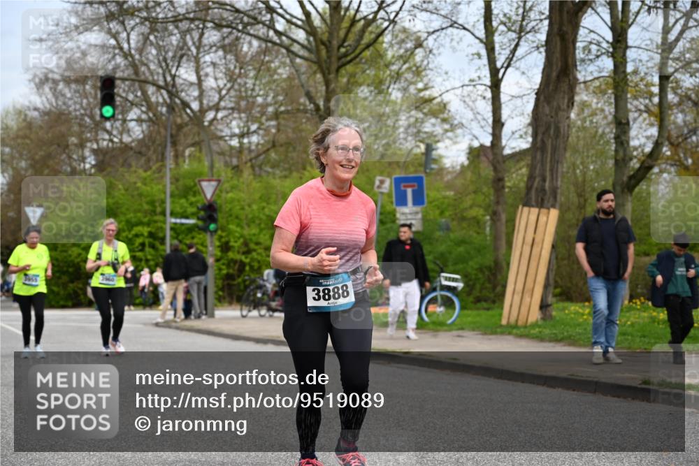 12.04.2026 - 45. Internationalen Wilhelmsburger Insellauf J. Mangold http://msf.ph/oto/9519089 12.04.2026 13:26:47 Ziel 2980, 3640, 2721, 3756, 3755, 2968, 2306, 2969, 3888, 3888, 3960, 3955, 4900 meine-sportfotos.de