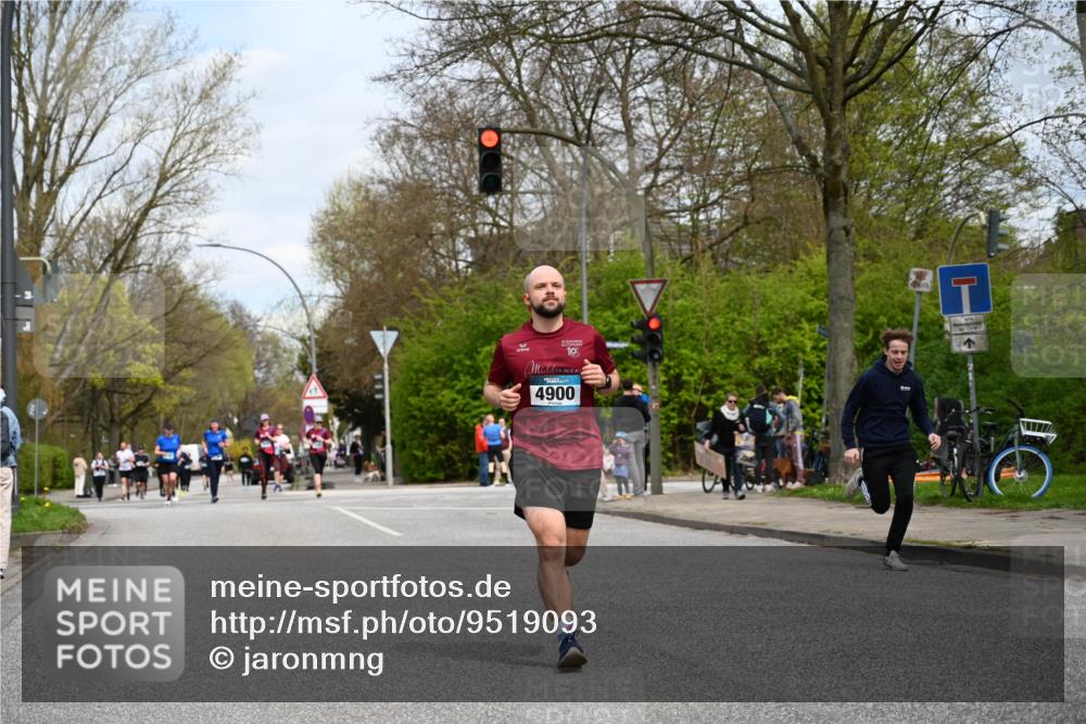 12.04.2026 - 45. Internationalen Wilhelmsburger Insellauf J. Mangold http://msf.ph/oto/9519093 12.04.2026 13:26:59 Ziel 2721, 3756, 3755, 2968, 2306, 2969, 3888, 3888, 3960, 3955, 4900, 2944, 2945, 5222, 3215 meine-sportfotos.de
