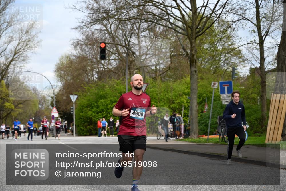 12.04.2026 - 45. Internationalen Wilhelmsburger Insellauf J. Mangold http://msf.ph/oto/9519098 12.04.2026 13:27:00 Ziel 2721, 3756, 3755, 2968, 2306, 2969, 3888, 3960, 3955, 4900, 2944, 2945, 5222, 3215 meine-sportfotos.de