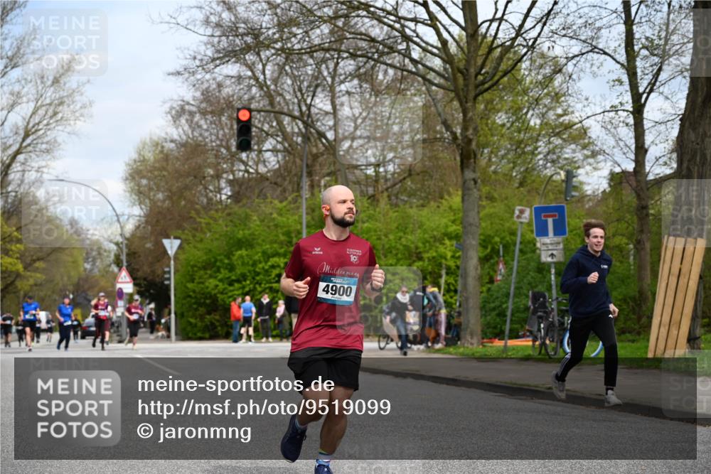 12.04.2026 - 45. Internationalen Wilhelmsburger Insellauf J. Mangold http://msf.ph/oto/9519099 12.04.2026 13:27:00 Ziel 2721, 3756, 3755, 2968, 2306, 2969, 3888, 3960, 3955, 4900, 2944, 2945, 5222, 3215 meine-sportfotos.de