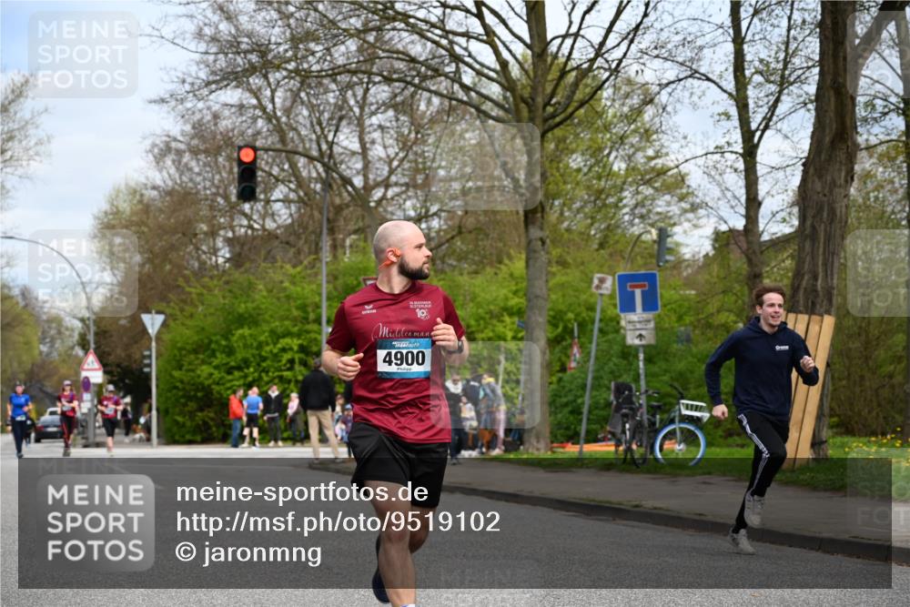 12.04.2026 - 45. Internationalen Wilhelmsburger Insellauf J. Mangold http://msf.ph/oto/9519102 12.04.2026 13:27:00 Ziel 2721, 3756, 3755, 2968, 2306, 2969, 3888, 3960, 3955, 4900, 2944, 2945, 5222, 3215 meine-sportfotos.de