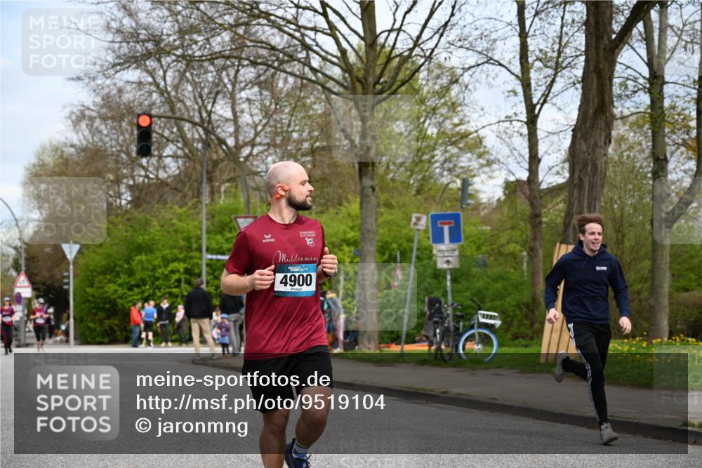 12.04.2026 - 45. Internationalen Wilhelmsburger Insellauf J. Mangold http://msf.ph/oto/9519104 12.04.2026 13:27:00 Ziel 2721, 3756, 3755, 2968, 2306, 2969, 3888, 3960, 3955, 4900, 2944, 2945, 5222, 3215 meine-sportfotos.de