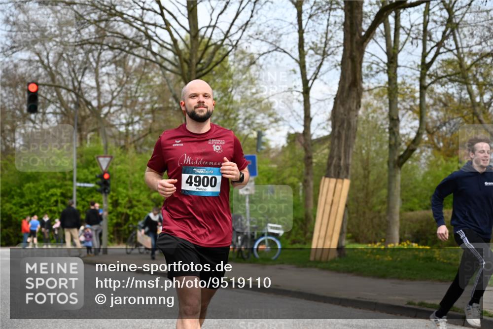 12.04.2026 - 45. Internationalen Wilhelmsburger Insellauf J. Mangold http://msf.ph/oto/9519110 12.04.2026 13:27:01 Ziel 2721, 3756, 3755, 2968, 2306, 2969, 3888, 3960, 3955, 4900, 2944, 2945, 5222, 3215 meine-sportfotos.de