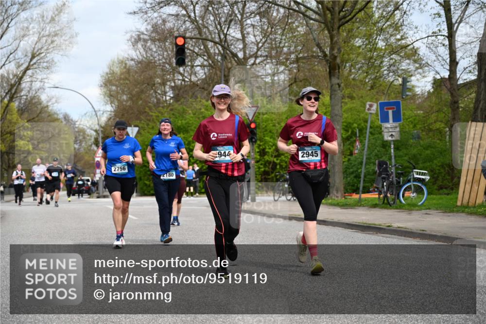 12.04.2026 - 45. Internationalen Wilhelmsburger Insellauf J. Mangold http://msf.ph/oto/9519119 12.04.2026 13:27:12 Ziel 2968, 2306, 2969, 3888, 3960, 3955, 4900, 2944, 2945, 5222, 3215, 2756, 2180, 3132, 2875, 3938, 3937 meine-sportfotos.de