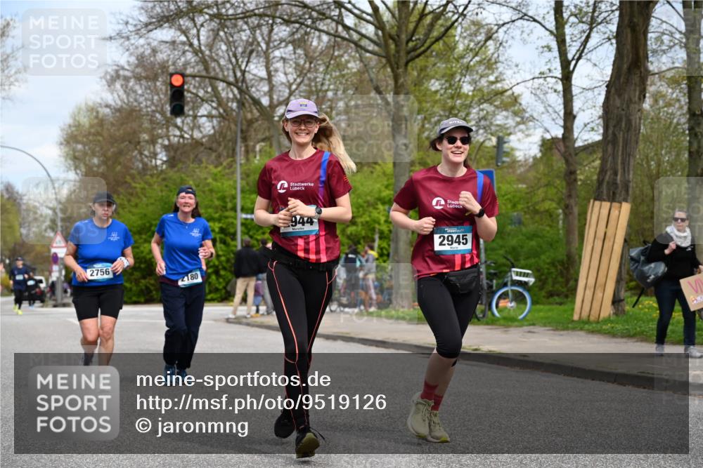 12.04.2026 - 45. Internationalen Wilhelmsburger Insellauf J. Mangold http://msf.ph/oto/9519126 12.04.2026 13:27:13 Ziel 2968, 2306, 2969, 3888, 3960, 3955, 4900, 2944, 2945, 5222, 3215, 2756, 2180, 3132, 2875, 3938, 3937 meine-sportfotos.de