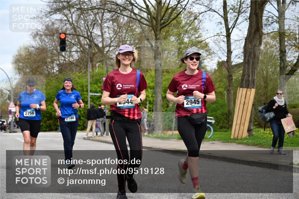 12.04.2026 - 45. Internationalen Wilhelmsburger Insellauf J. Mangold http://msf.ph/oto/9519128 12.04.2026 13:27:13 Ziel 2968, 2306, 2969, 3888, 3960, 3955, 4900, 2944, 2945, 5222, 3215, 2756, 2180, 3132, 2875, 3938, 3937 meine-sportfotos.de