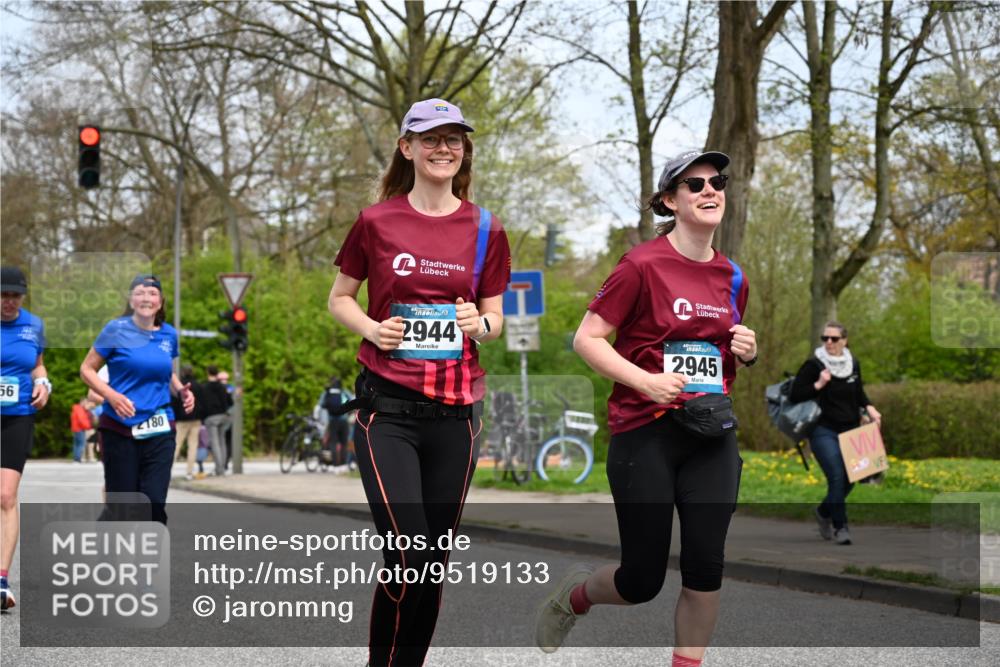 12.04.2026 - 45. Internationalen Wilhelmsburger Insellauf J. Mangold http://msf.ph/oto/9519133 12.04.2026 13:27:13 Ziel 2968, 2306, 2969, 3888, 3960, 3955, 4900, 2944, 2945, 5222, 3215, 2756, 2180, 3132, 2875, 3938, 3937 meine-sportfotos.de