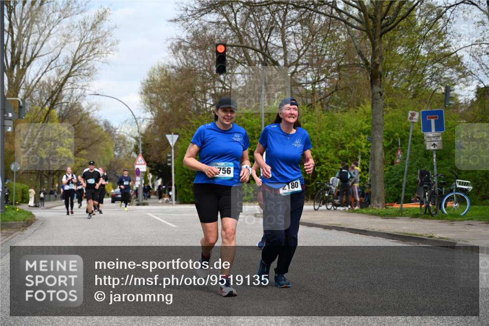 12.04.2026 - 45. Internationalen Wilhelmsburger Insellauf J. Mangold http://msf.ph/oto/9519135 12.04.2026 13:27:14 Ziel 2968, 2306, 2969, 3888, 3960, 3955, 4900, 2944, 2945, 5222, 3215, 2756, 2180, 3132, 2875, 3938, 3937 meine-sportfotos.de