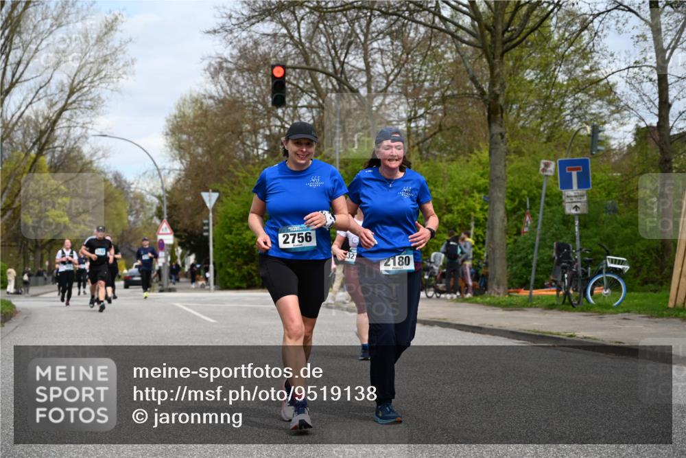 12.04.2026 - 45. Internationalen Wilhelmsburger Insellauf J. Mangold http://msf.ph/oto/9519138 12.04.2026 13:27:14 Ziel 2968, 2306, 2969, 3888, 3960, 3955, 4900, 2944, 2945, 5222, 3215, 2756, 2180, 3132, 2875, 3938, 3937 meine-sportfotos.de