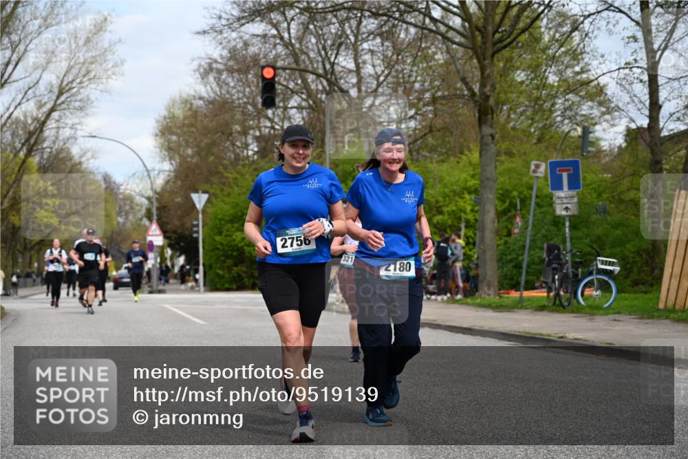 12.04.2026 - 45. Internationalen Wilhelmsburger Insellauf J. Mangold http://msf.ph/oto/9519139 12.04.2026 13:27:14 Ziel 2968, 2306, 2969, 3888, 3960, 3955, 4900, 2944, 2945, 5222, 3215, 2756, 2180, 3132, 2875, 3938, 3937 meine-sportfotos.de