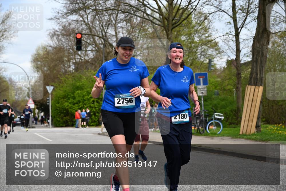 12.04.2026 - 45. Internationalen Wilhelmsburger Insellauf J. Mangold http://msf.ph/oto/9519147 12.04.2026 13:27:15 Ziel 2968, 2306, 2969, 3888, 3960, 3955, 4900, 2944, 2945, 5222, 3215, 2756, 2756, 2180, 3132, 2875, 3938, 3937, 4222, 4221 meine-sportfotos.de