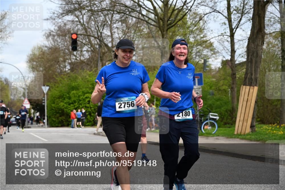 12.04.2026 - 45. Internationalen Wilhelmsburger Insellauf J. Mangold http://msf.ph/oto/9519148 12.04.2026 13:27:15 Ziel 2968, 2306, 2969, 3888, 3960, 3955, 4900, 2944, 2945, 5222, 3215, 2756, 2756, 2180, 3132, 2875, 3938, 3937, 4222, 4221 meine-sportfotos.de