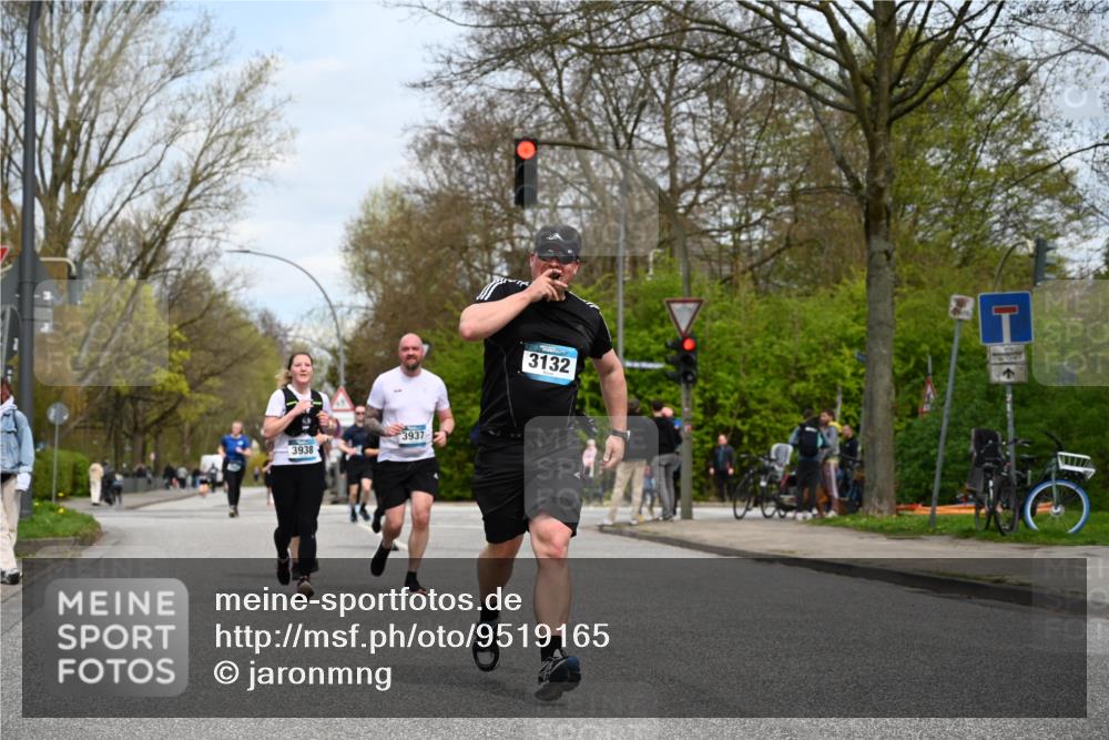 12.04.2026 - 45. Internationalen Wilhelmsburger Insellauf J. Mangold http://msf.ph/oto/9519165 12.04.2026 13:27:21 Ziel 2969, 3888, 3960, 3955, 4900, 2944, 2945, 5222, 3215, 2756, 2180, 3132, 2875, 3938, 3937, 4222, 4221, 4575, 4574 meine-sportfotos.de