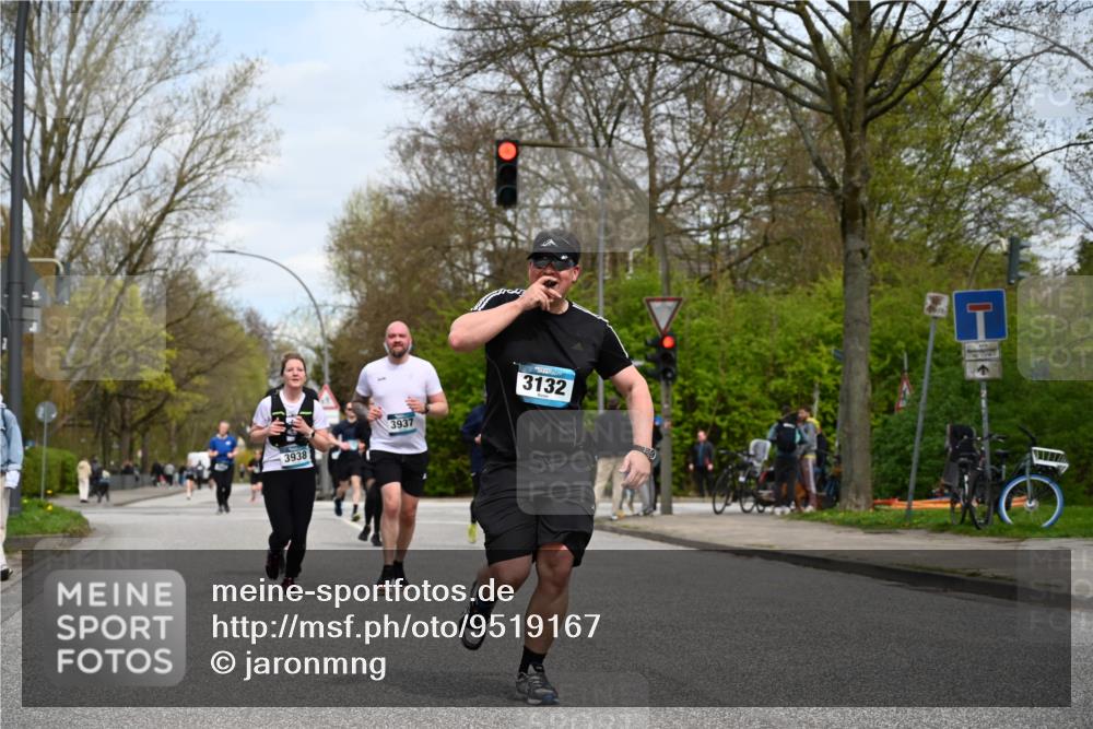 12.04.2026 - 45. Internationalen Wilhelmsburger Insellauf J. Mangold http://msf.ph/oto/9519167 12.04.2026 13:27:21 Ziel 2969, 3888, 3960, 3955, 4900, 2944, 2945, 5222, 3215, 2756, 2180, 3132, 2875, 3938, 3937, 4222, 4221, 4575, 4574 meine-sportfotos.de