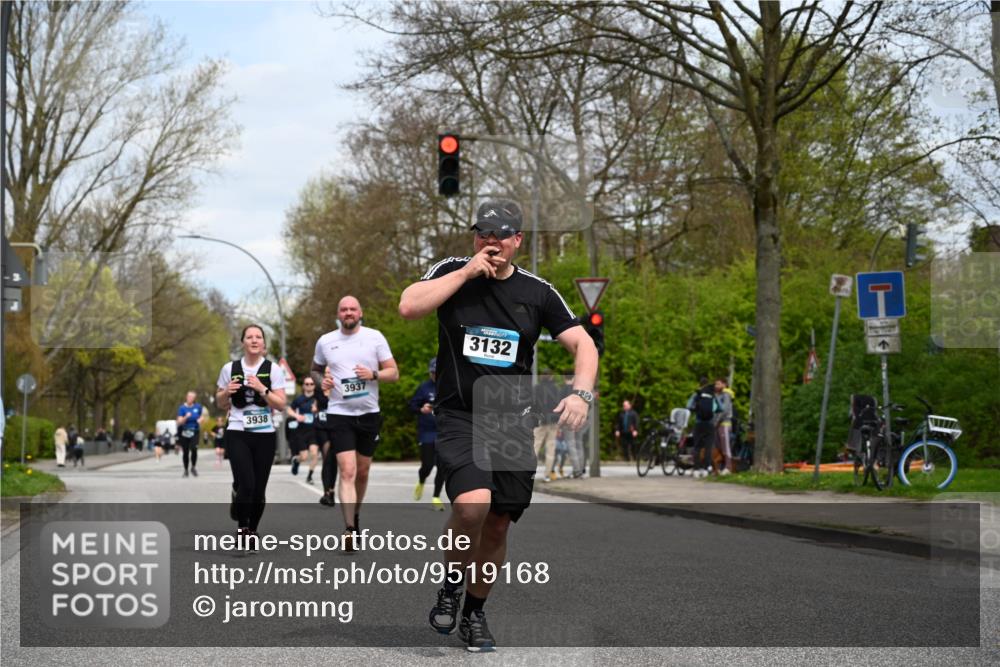 12.04.2026 - 45. Internationalen Wilhelmsburger Insellauf J. Mangold http://msf.ph/oto/9519168 12.04.2026 13:27:21 Ziel 2969, 3888, 3960, 3955, 4900, 2944, 2945, 5222, 3215, 2756, 2180, 3132, 2875, 3938, 3937, 4222, 4221, 4575, 4574 meine-sportfotos.de