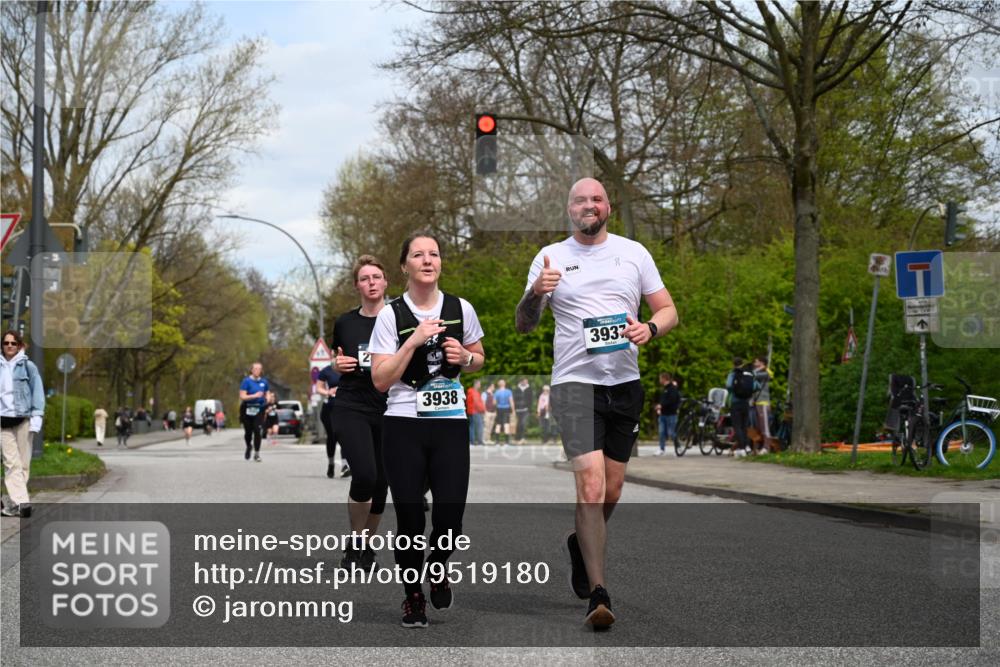 12.04.2026 - 45. Internationalen Wilhelmsburger Insellauf J. Mangold http://msf.ph/oto/9519180 12.04.2026 13:27:24 Ziel 3888, 3960, 3955, 4900, 2944, 2945, 5222, 3215, 2756, 2180, 3132, 2875, 3938, 3937, 4222, 4221, 4575, 4574 meine-sportfotos.de
