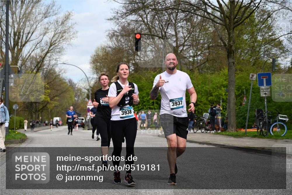 12.04.2026 - 45. Internationalen Wilhelmsburger Insellauf J. Mangold http://msf.ph/oto/9519181 12.04.2026 13:27:24 Ziel 3888, 3960, 3955, 4900, 2944, 2945, 5222, 3215, 2756, 2180, 3132, 2875, 3938, 3937, 4222, 4221, 4575, 4574 meine-sportfotos.de