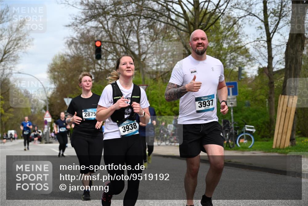 12.04.2026 - 45. Internationalen Wilhelmsburger Insellauf J. Mangold http://msf.ph/oto/9519192 12.04.2026 13:27:25 Ziel 3960, 3955, 4900, 2944, 2945, 5222, 3215, 2756, 2180, 3132, 2875, 3938, 3937, 4222, 4221, 4575, 4574 meine-sportfotos.de