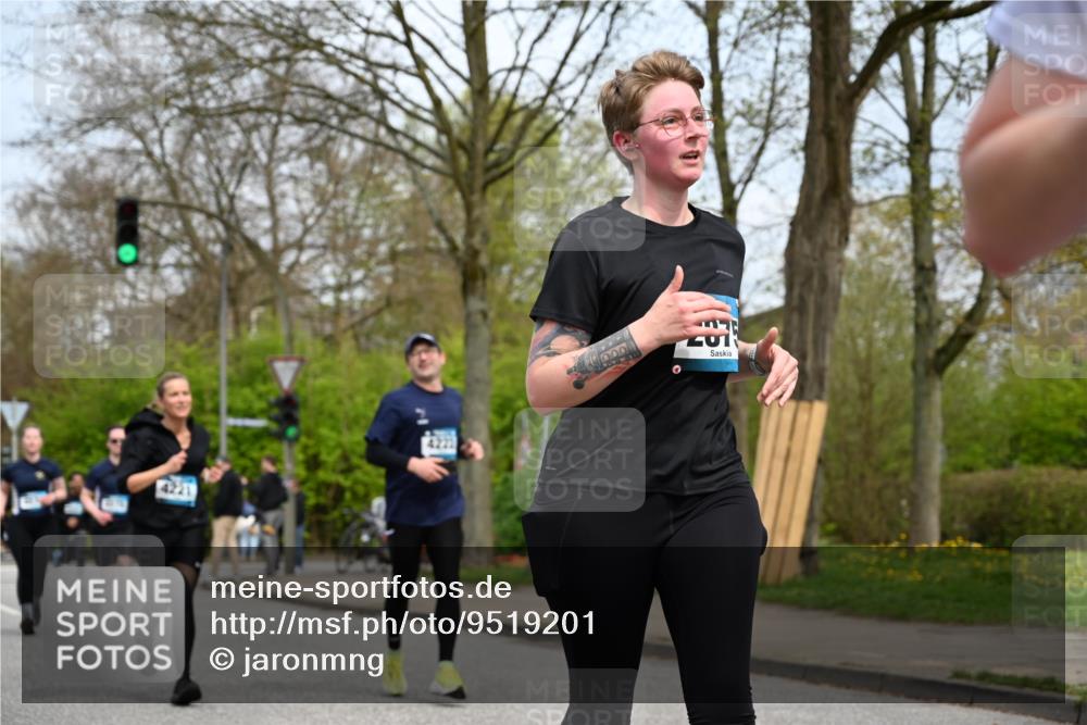 12.04.2026 - 45. Internationalen Wilhelmsburger Insellauf J. Mangold http://msf.ph/oto/9519201 12.04.2026 13:27:26 Ziel 3960, 3955, 4900, 2944, 2945, 5222, 3215, 2756, 2180, 3132, 2875, 3938, 3937, 4222, 4221, 4575, 4574 meine-sportfotos.de